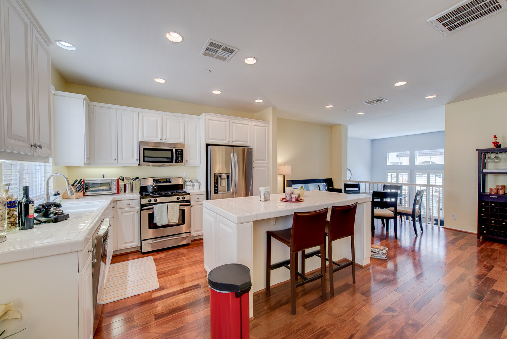 Fullerton – Amerige Heights MBK Home 2 Beds plus 2.5 Baths – Open Floor Plan  / $555,000 [SOLD]