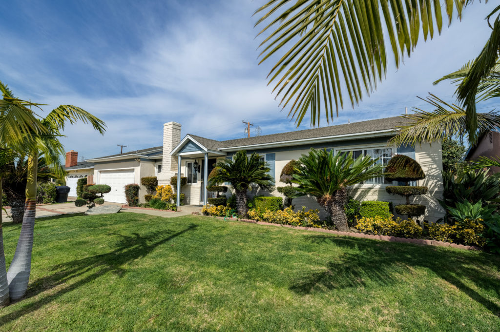 Anaheim – 4 Beds + 3 Baths Including Guest Home / 2,169 sq.ft. / $620,000 [SOLD]