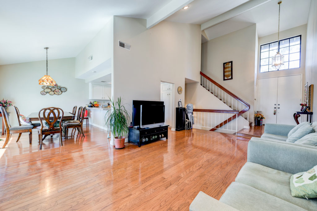 Fullerton –  2 Beds + 2.5 Baths plus Den, Coyote Hills Community / $549,000 [SOLD]