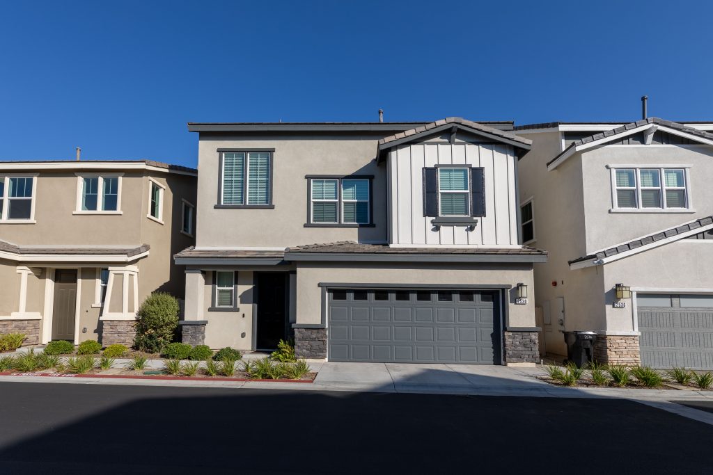 Anaheim – 4 Beds plus 3.5 Baths SFH with the Golf Course View $1,150,000 [HOLD – DO NOT SHOW:  SUBJECT TO FINDING THE REPLACEMENT HOME]