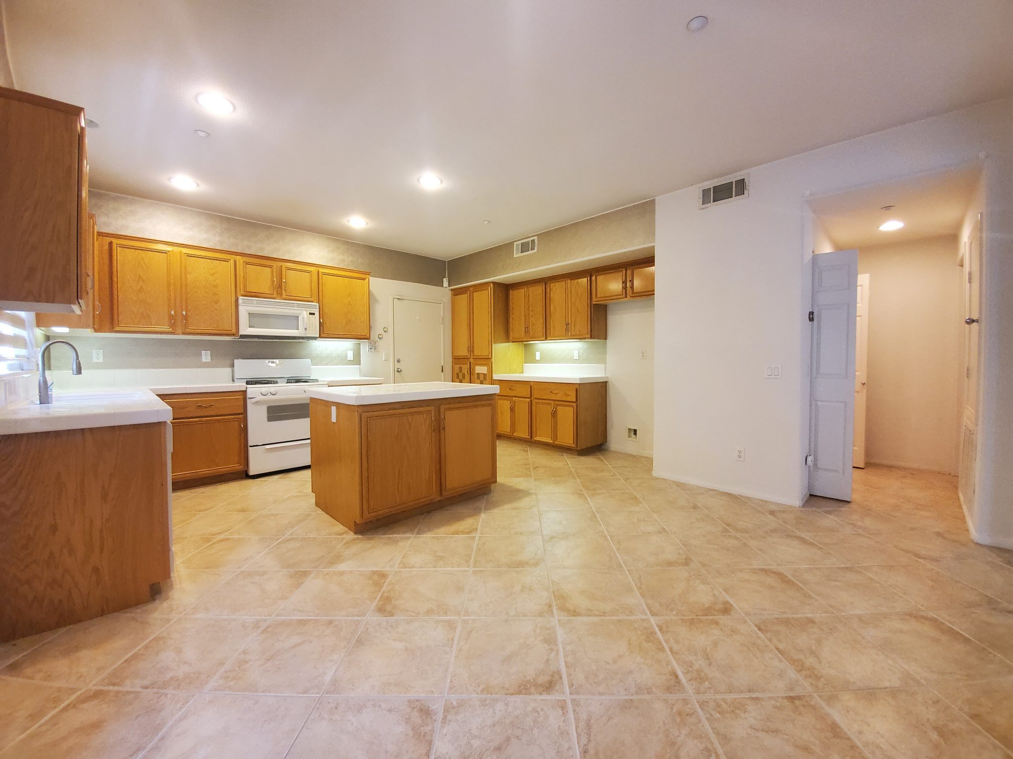 Fullerton Amerige Heights Gallery Walk 3 Beds + 2.5 Baths 3,300 [L E